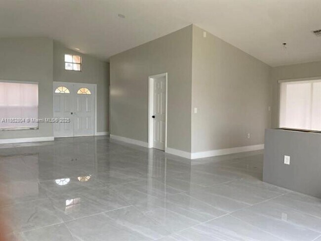 Building Photo - 880 NW 123rd Ct