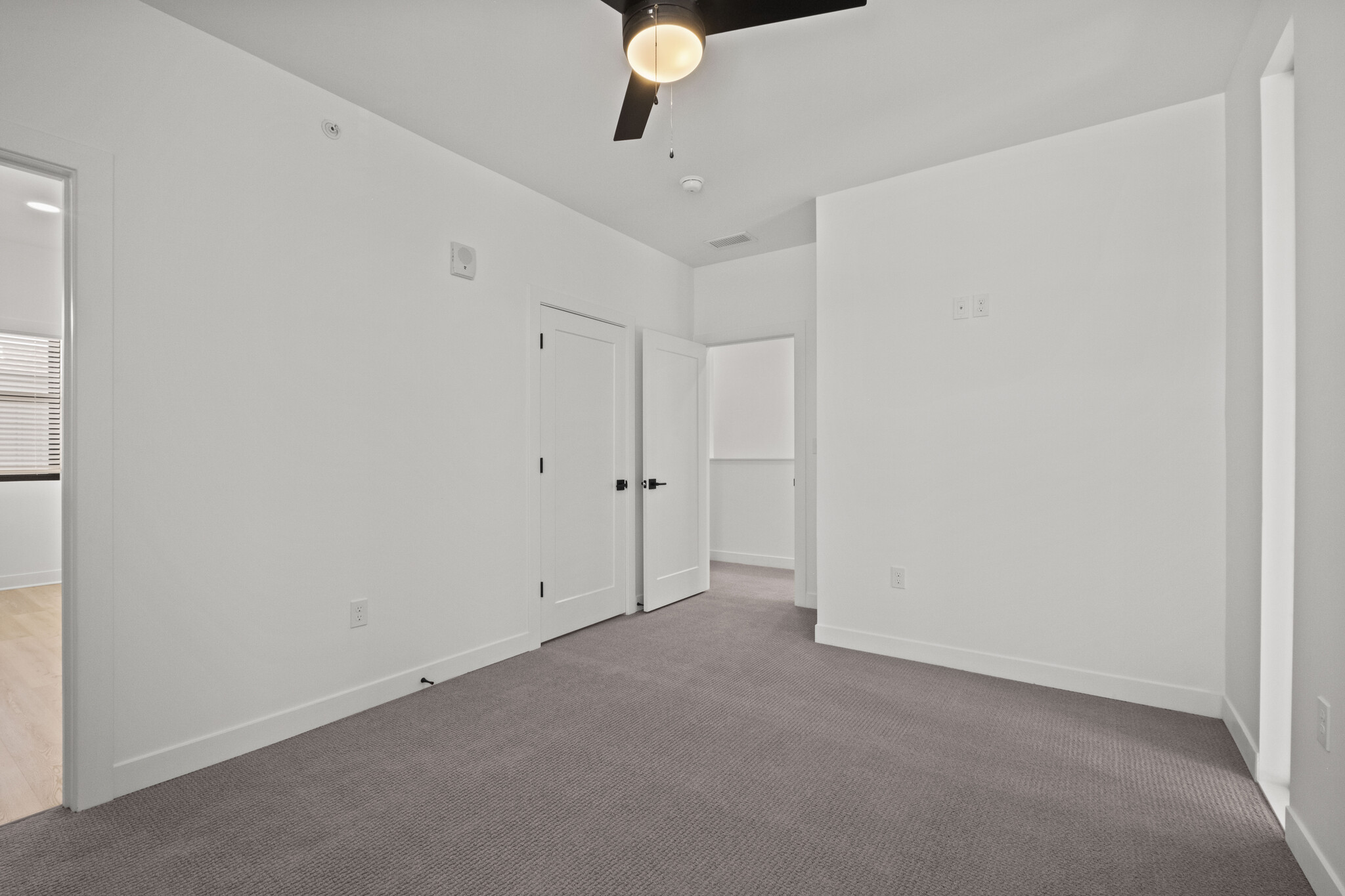 Building Photo - 3009 N Oak Trafficway