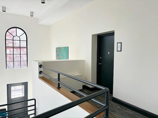 Building Photo - 106 13th St