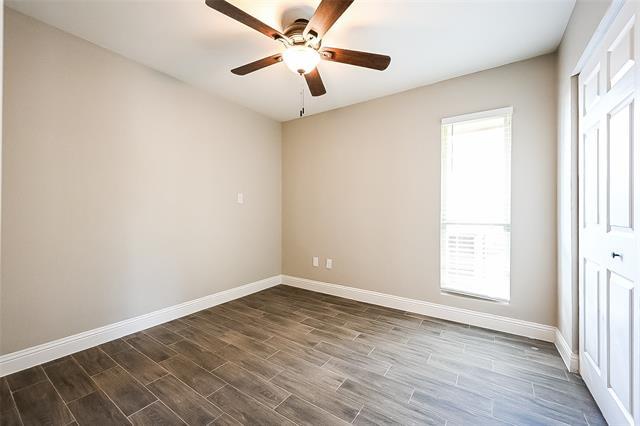 Building Photo - 524 E Lark Ct