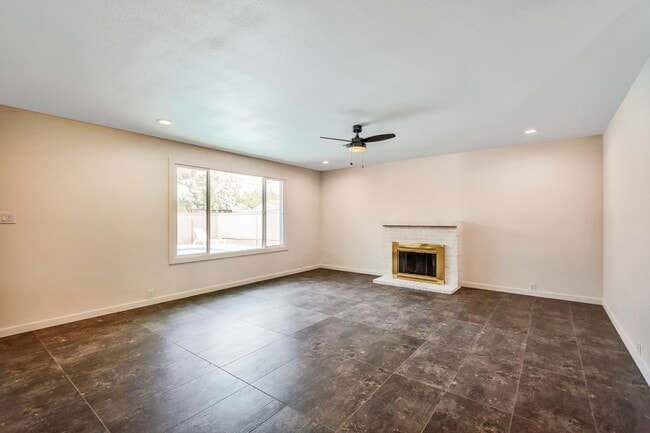 Building Photo - Spacious 6-Bedroom, 3.5-Bath Pool Home Near ASU Campus