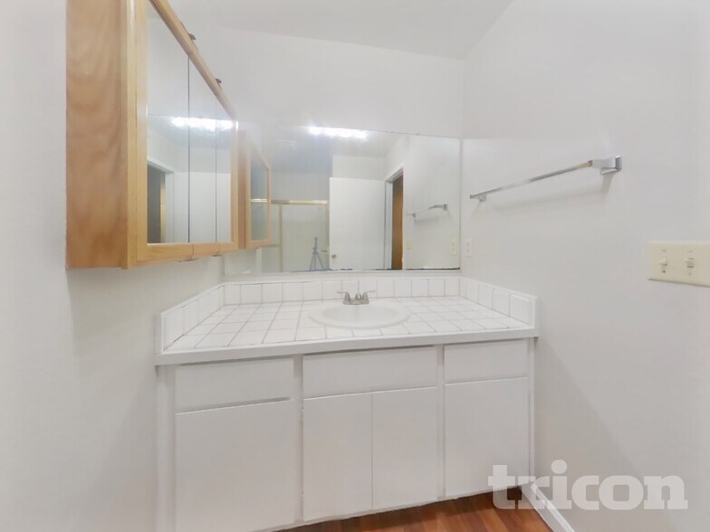 Building Photo - 2024 Bavil Dr