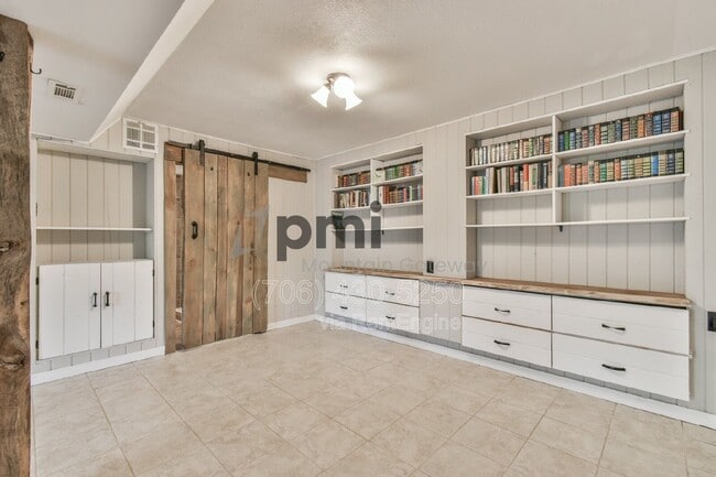 Building Photo - 230 Silver Maple Ln