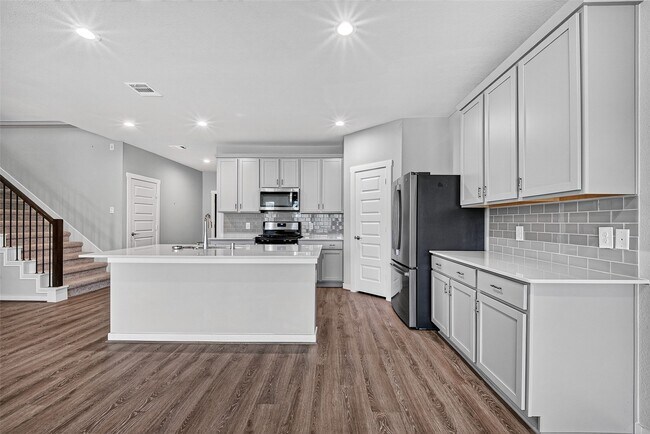 Building Photo - 13126 Lago Acero
