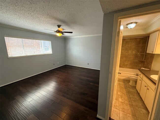 Building Photo - 7900 Westheimer Rd