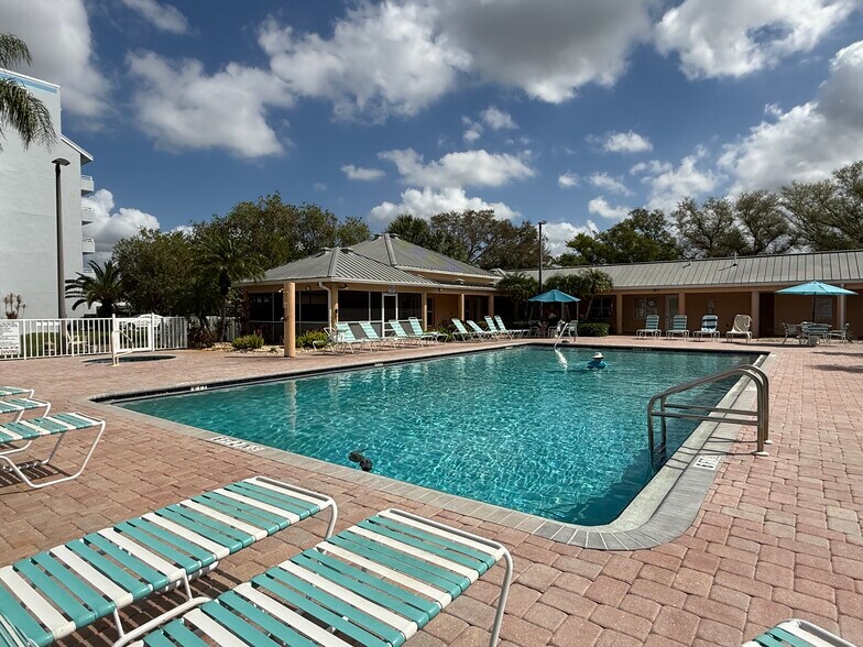 Building Photo - 4530 Pinebrook Cir