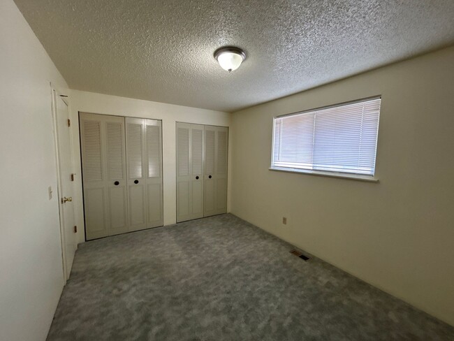 Building Photo - Newly Remodeled 3 Bedroom / 1 Bathroom hom...