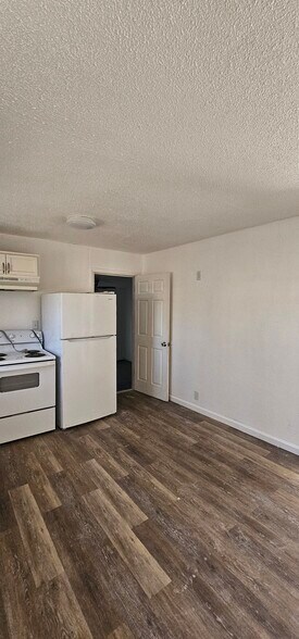 Building Photo - 10716 Bennington Ave