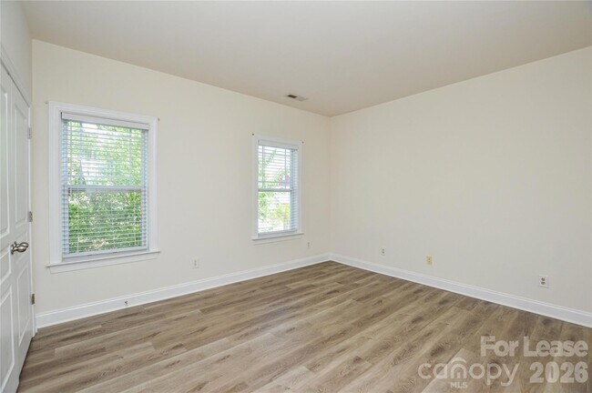 Building Photo - 9020 Ladys Secret Dr