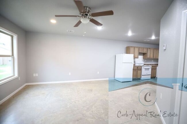 Building Photo - 2-bedroom, 2 bath apartment recently built...