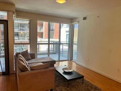 Building Photo - 1025 First St SE