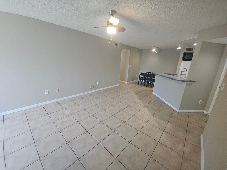 Building Photo - 4658 Commander Dr