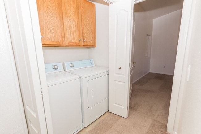 Building Photo - Available! 2 Bedroom Townhome inside Pacif...