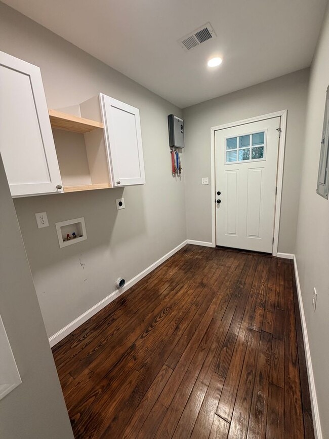 Building Photo - 3/2 Pascagoula