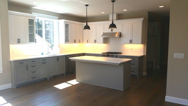Building Photo - 286 D Ave