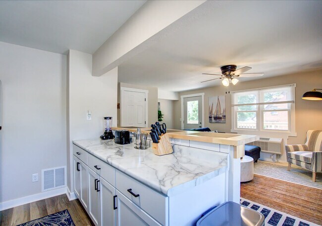 Building Photo - 156 Rodney Ct