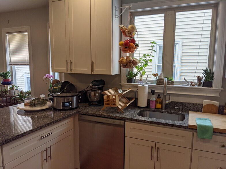 Building Photo - 113 W 3rd St