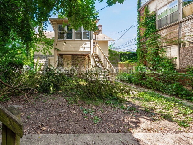 Building Photo - 1168 E Whittier St
