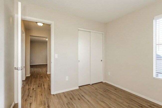 Building Photo - 3905 W Park St