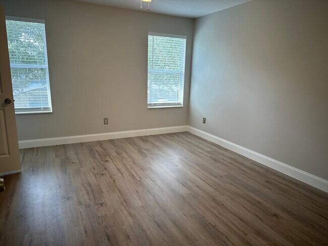 Building Photo - 1214 S Beach Cir