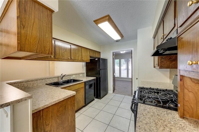 Building Photo - 12401 Knoll Ridge Dr