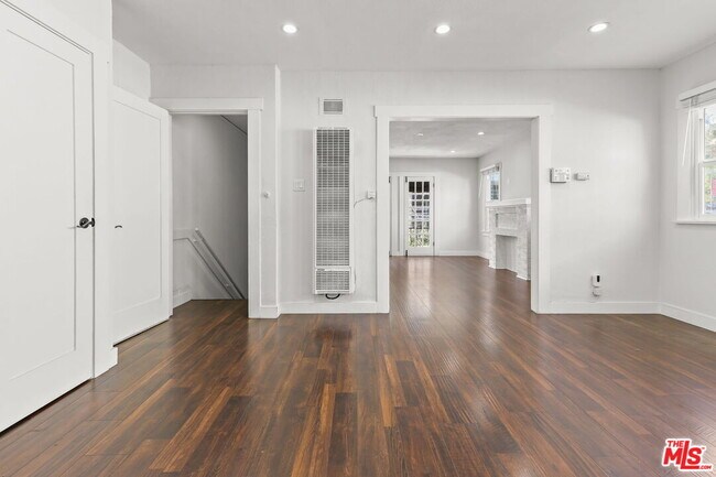 Building Photo - 1756 N La Brea Ave