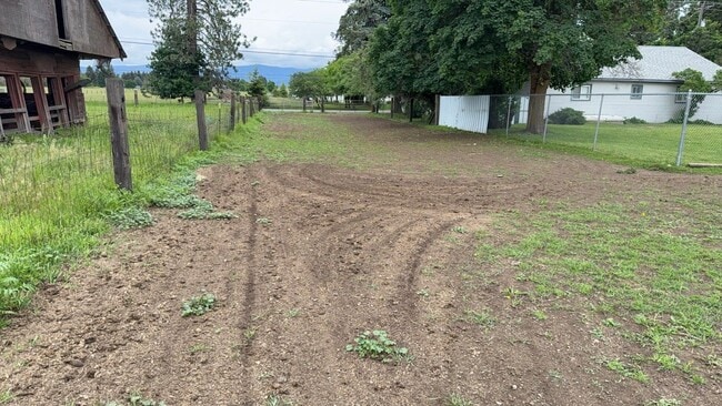 Building Photo - Country Horse Property on Nearly 2 Acres in Hayden!