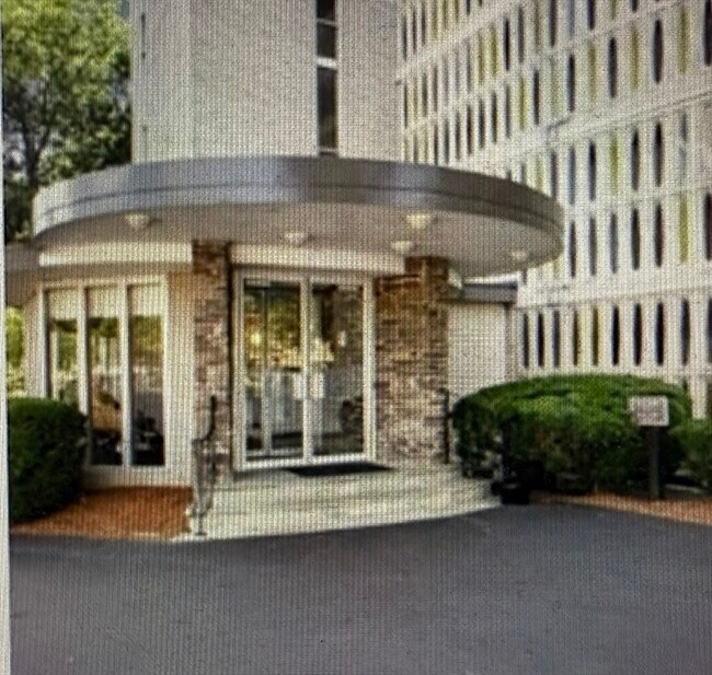 Building Photo - 200 Swanton St