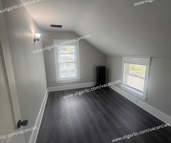 Building Photo - For Rent! 4 bedrooms , 2-full bath Home