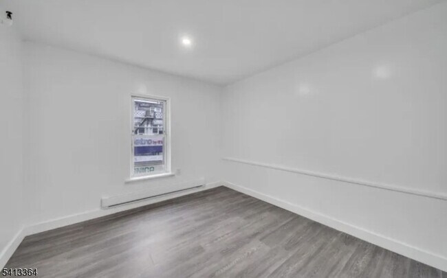 Building Photo - 275 Main St