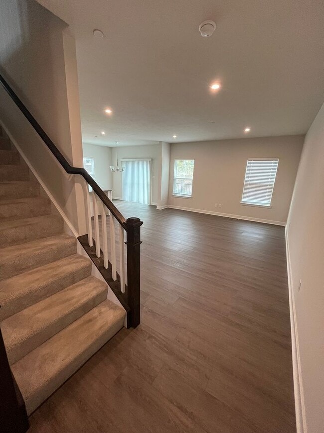 Building Photo - 312 Frances Ln