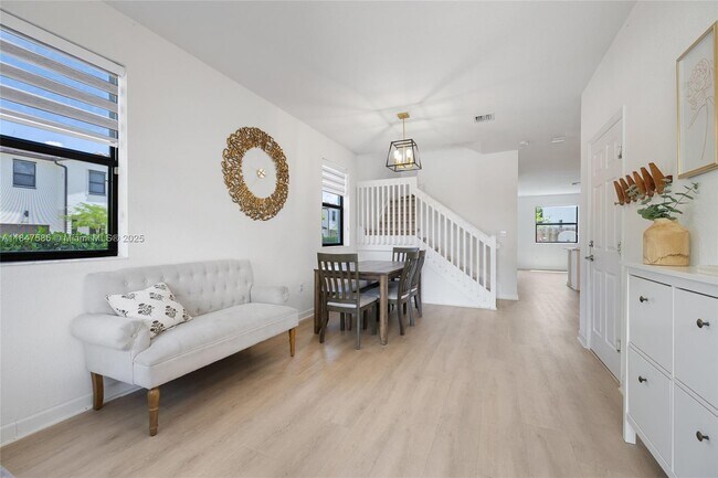 Building Photo - 147 SW 185th Way