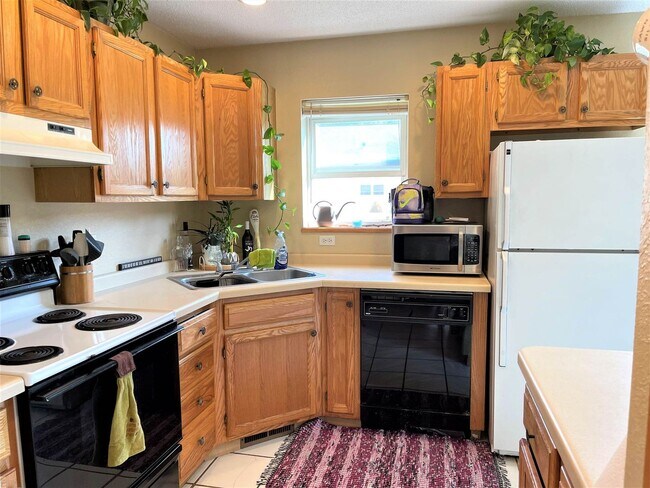 Building Photo - 1933 Northwestern Ave