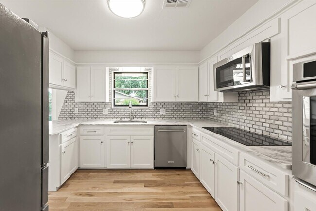 Building Photo - Modern Details and Interiors to a sought-a...