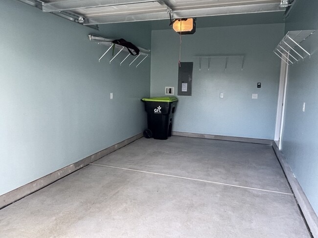 Building Photo - 504 Sea Sparrow St