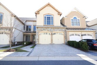 Building Photo - SHORT TERM LEASE AVAILABLE -- Luxury TH in Bethesda - 4 bed + 3.5 ba - Elevator TH in Gated commu...