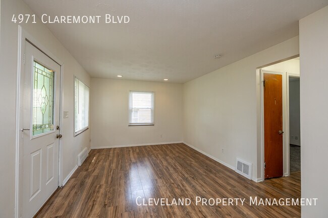 Building Photo - Charming Garfield Hts. Home