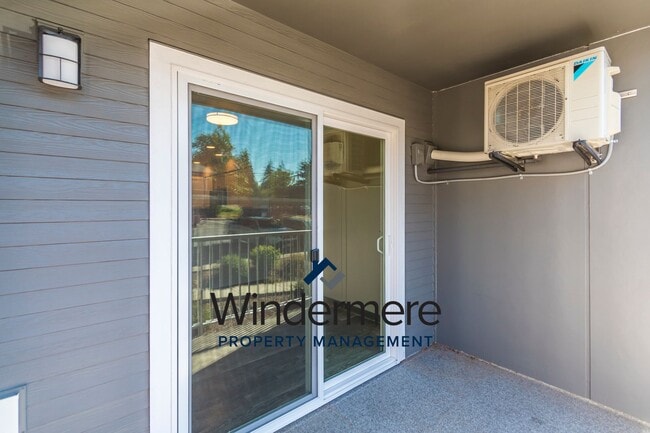 Building Photo - 2 Bedroom 2 Bath Condo in Summerwind Commu...