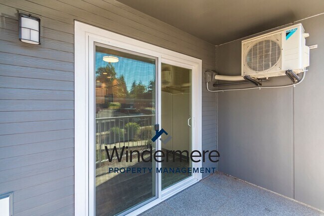 Building Photo - 2 Bedroom 2 Bath Condo in Summerwind Community
