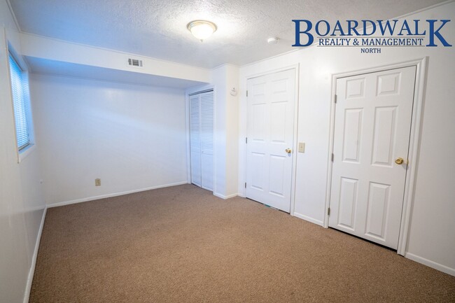 Building Photo - Half off 1st month's rent 3 Bed Townhouse ...