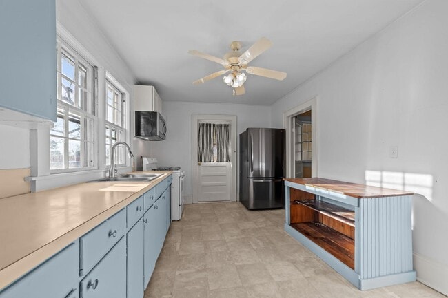 Building Photo - 503 E 5th St