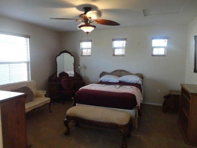 Building Photo - Luxurious 2 + 2.5 Belcaro 2392 SQFT Retire...