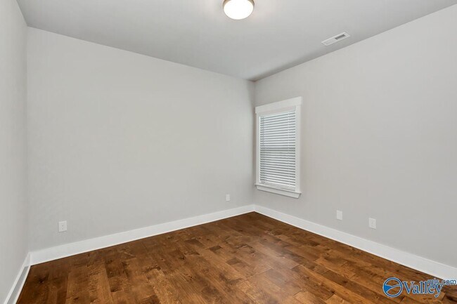 Building Photo - 119 Farmall Ln