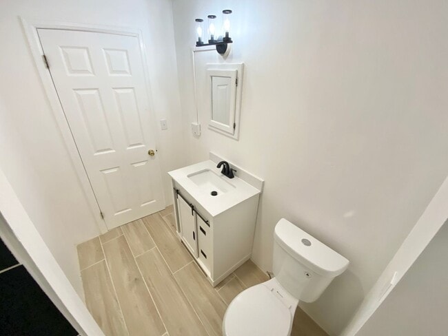 Building Photo - 1 Bedroom Apartment in South Burlington VT...
