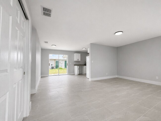 Building Photo - 5422/5424 Ninth Ave