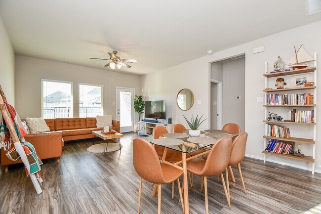 Building Photo - 16868 Pink Wintergreen Dr