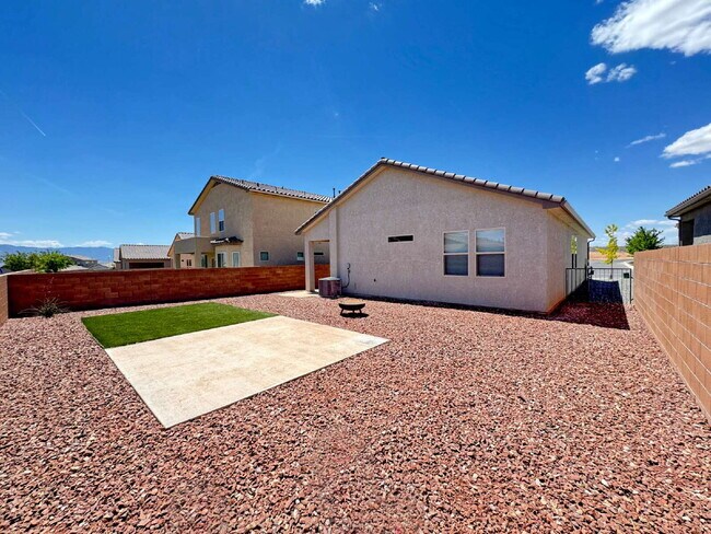 Building Photo - Stunning Cleveland Heights 3 Bedroom Home!