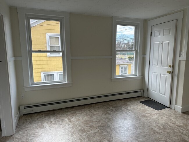 Building Photo - 357 Lancaster St