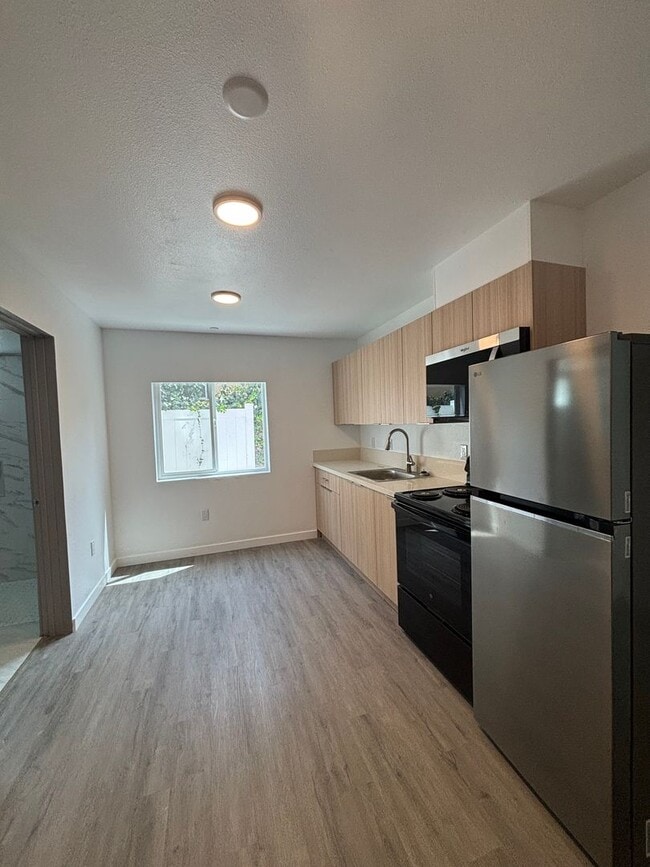 Building Photo - 5262 Cleon Ave