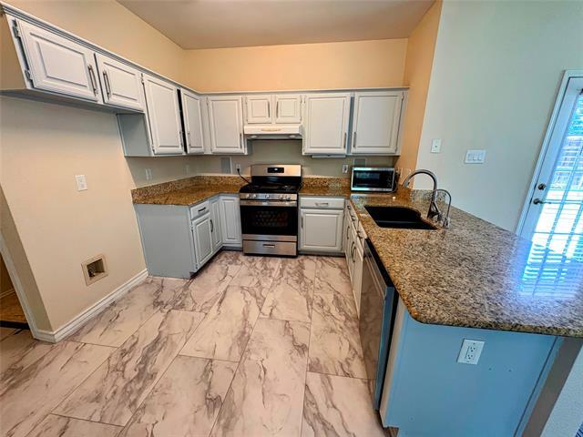 Building Photo - 512 Woodlake Dr